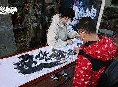 db电竞官网官网-今晚荷甲焦点战，阿贾克斯遗憾出局，媒体盛赞，训练强度明显提升