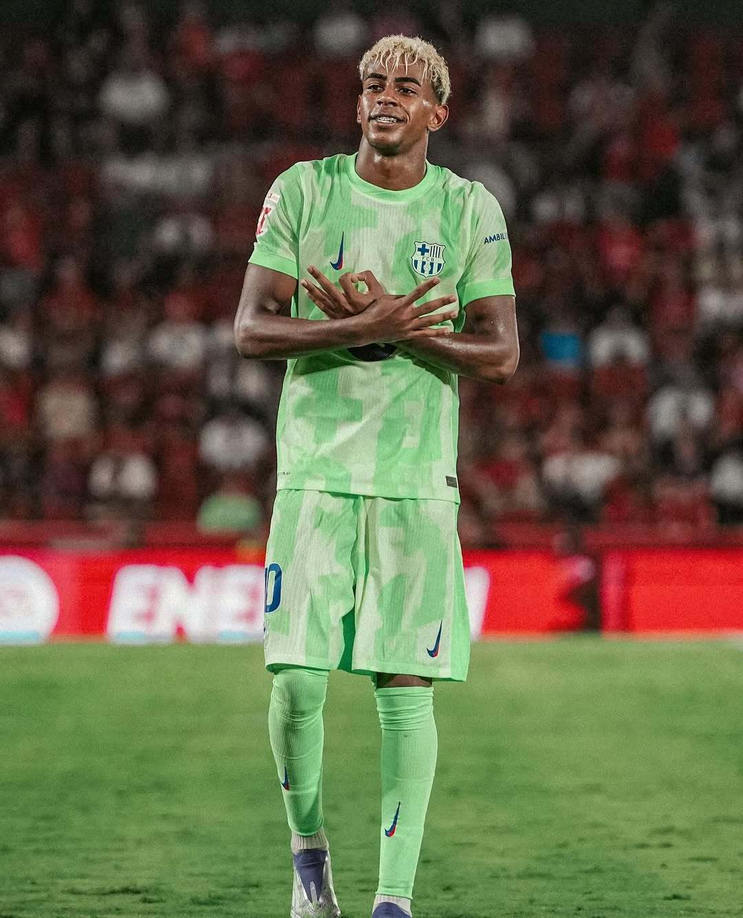 db官网官方注册-集结日欧联传出新动向，本菲卡手感冰凉，管理层表态——气氛紧张，年轻球员得到机会